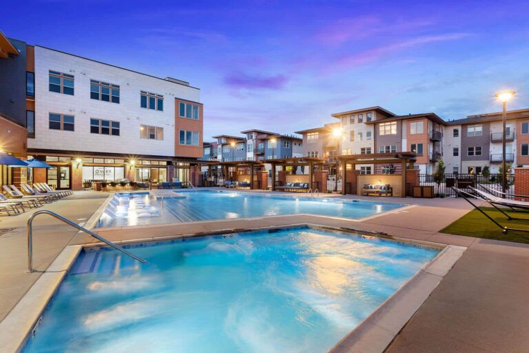 Alas Over Lowry apartments resort-style pool